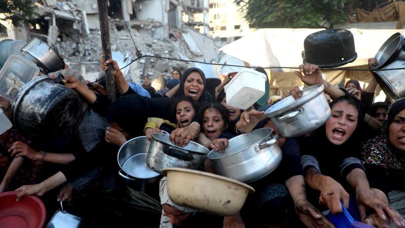 Biserica Sfânta Familie din Gaza, distrusă de un atac israelian mortal. Doi demnitari creștini au vizitat enclava palestiniană