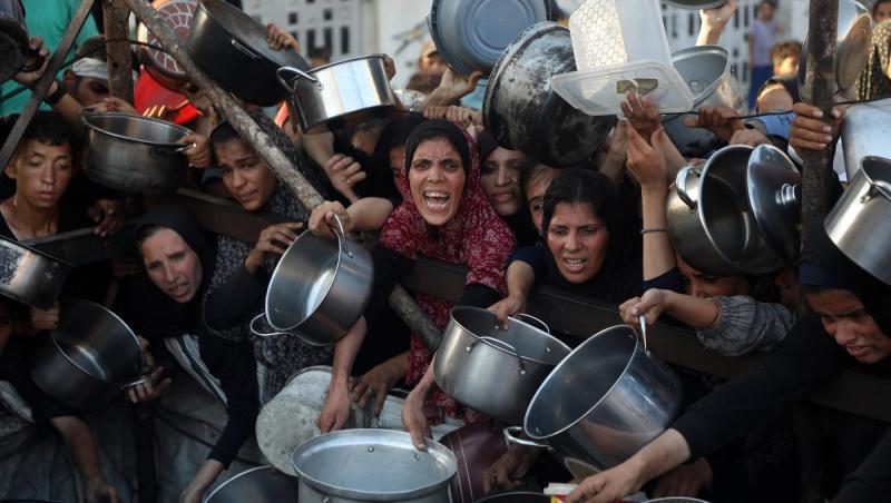 Biserica Sfânta Familie din Gaza, distrusă de un atac israelian mortal. Doi demnitari creștini au vizitat enclava palestiniană