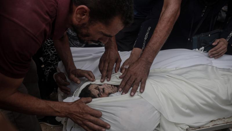 Biserica Sfânta Familie din Gaza, distrusă de un atac israelian mortal. Doi demnitari creștini au vizitat enclava palestiniană