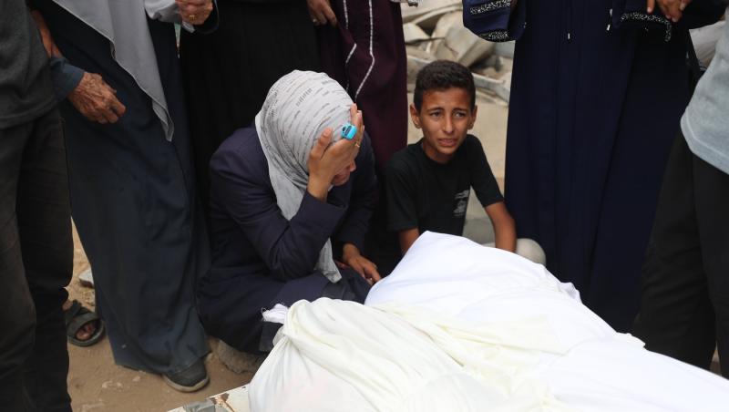 Biserica Sfânta Familie din Gaza, distrusă de un atac israelian mortal. Doi demnitari creștini au vizitat enclava palestiniană