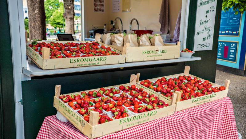 Cu cât au ajuns să se vândă fructele românești la jumătatea verii. Zmeura și căpșunile nu sunt pentru toate buzunarele