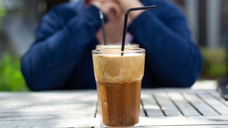 Rețeta originală pentru frappé. Cum a fost inventată dintr-o greșeală băutura populară