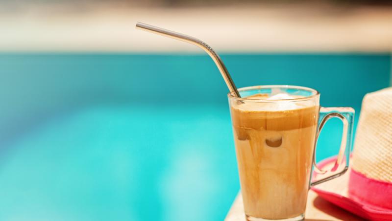 Rețeta originală pentru frappé. Cum a fost inventată dintr-o greșeală băutura populară
