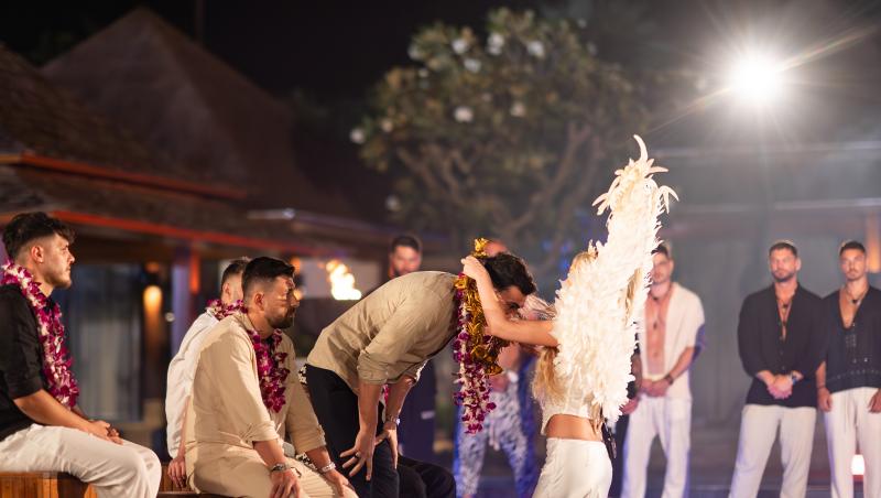 Insula Iubirii, 22 iulie 2025. Ce concurenți au primit ghirlandele de la ispitele surpriză. Anunțul pe care l-a făcut Radu Vâlcan