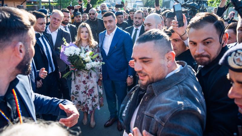 Imaginea cu Ilinca Simion și fiul ei la plajă care a atras imediat atenția. Cum s-a pozat soția liderului AUR