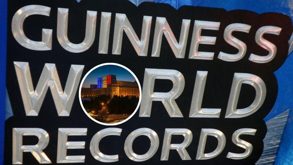 colaj guinness world record și casa poporului luminată în culorile steagului româniei