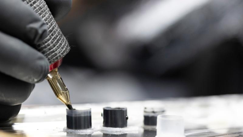 O influenceriță a cheltuit peste 30.000 de dolari pe tatuaje și nu se oprește aici. Cum arată și ce impact a avut asupra vieții ei