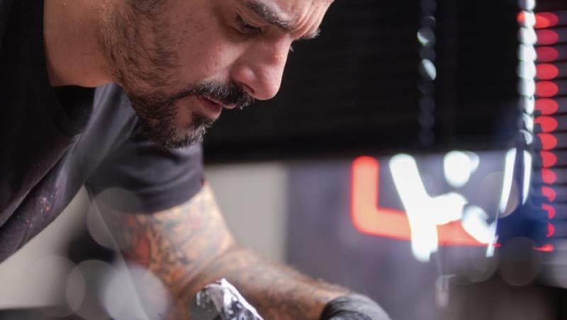 O influenceriță a cheltuit peste 30.000 de dolari pe tatuaje și nu se oprește aici. Cum arată și ce impact a avut asupra vieții ei