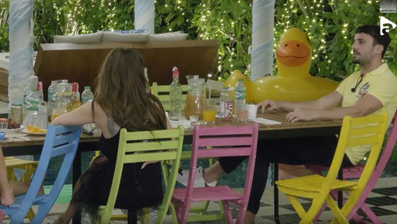 Insula Iubirii Plus, sezonul 9. Imaginile din casa băieților care nu s-au văzut TV. Cum s-au apropiat Claudiu și ispita Cristina