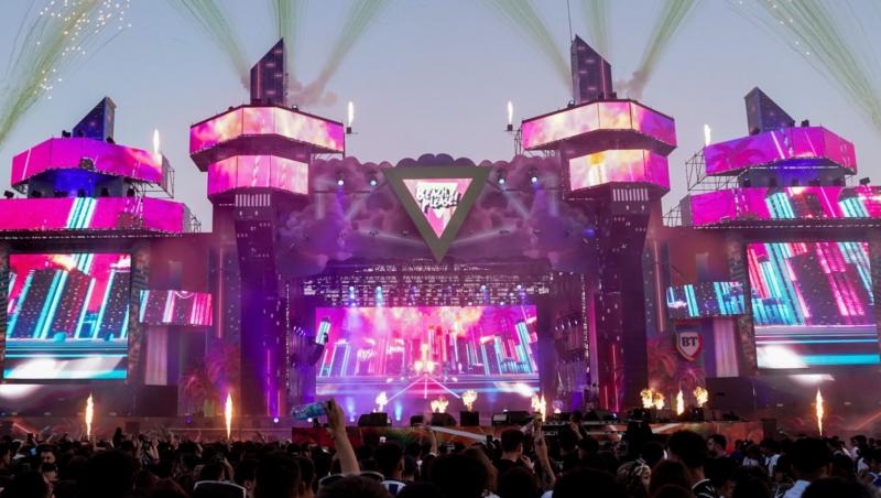 În ce stare se află adolescentul care a sărit de pe scena Beach, Please!. A fost transferat cu elicopterul la un spital din Sibiu