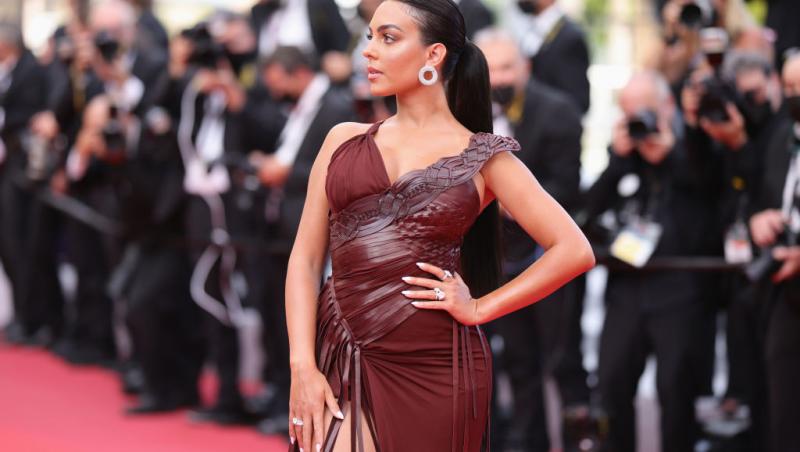 Imaginile cu Georgina Rodríguez în biserică i-au înfuriat pe internauți. Cum a pozat iubita lui Cristiano Ronaldo în lăcașul sfânt