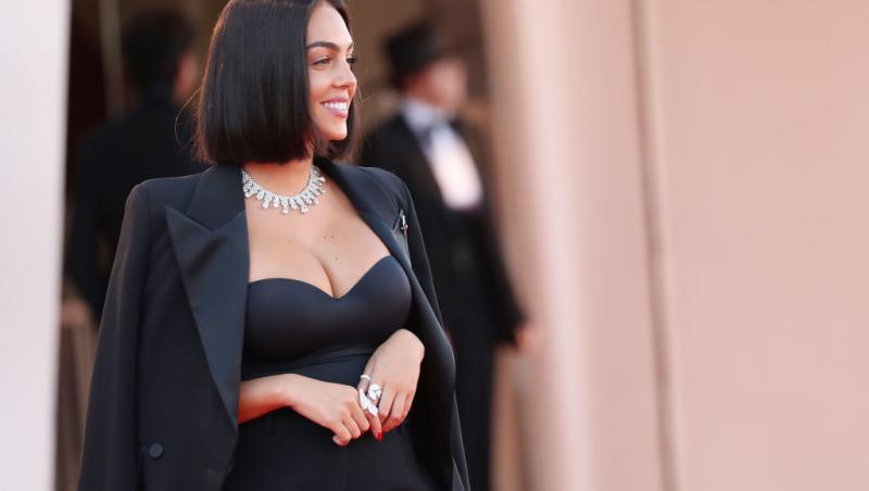 Imaginile cu Georgina Rodríguez în biserică i-au înfuriat pe internauți. Cum a pozat iubita lui Cristiano Ronaldo în lăcașul sfânt