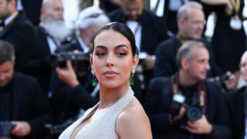 Imaginile cu Georgina Rodríguez în biserică i-au înfuriat pe internauți. Cum a pozat iubita lui Cristiano Ronaldo în lăcașul sfânt