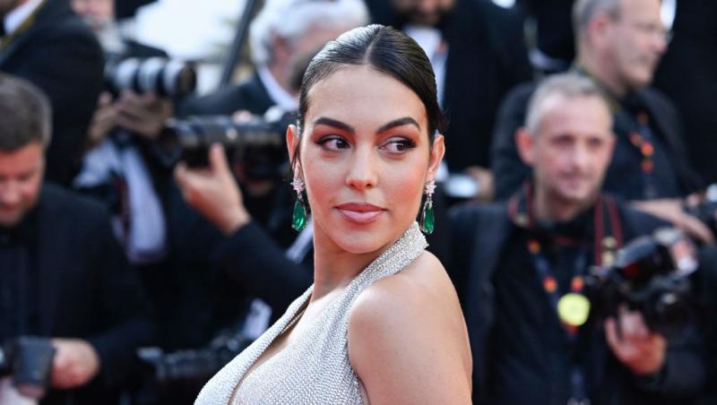 Imaginile cu Georgina Rodríguez în biserică i-au înfuriat pe internauți. Cum a pozat iubita lui Cristiano Ronaldo în lăcașul sfânt