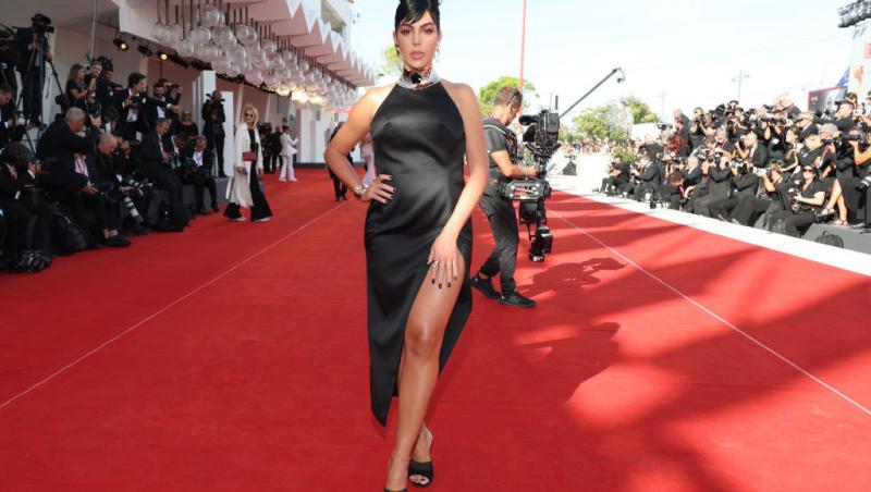 Imaginile cu Georgina Rodríguez în biserică i-au înfuriat pe internauți. Cum a pozat iubita lui Cristiano Ronaldo în lăcașul sfânt