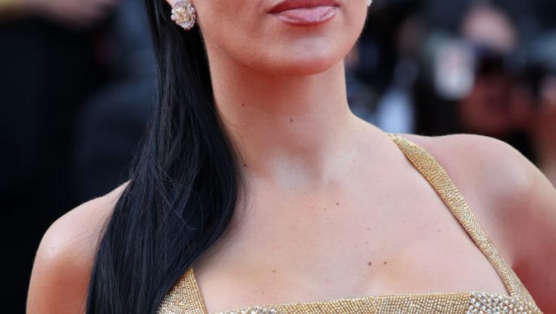 Imaginile cu Georgina Rodríguez în biserică i-au înfuriat pe internauți. Cum a pozat iubita lui Cristiano Ronaldo în lăcașul sfânt