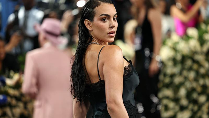 Imaginile cu Georgina Rodríguez în biserică i-au înfuriat pe internauți. Cum a pozat iubita lui Cristiano Ronaldo în lăcașul sfânt