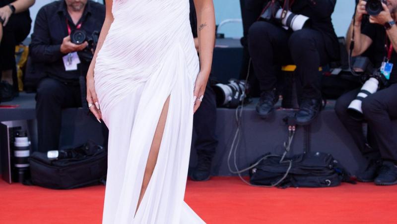 Imaginile cu Georgina Rodríguez în biserică i-au înfuriat pe internauți. Cum a pozat iubita lui Cristiano Ronaldo în lăcașul sfânt