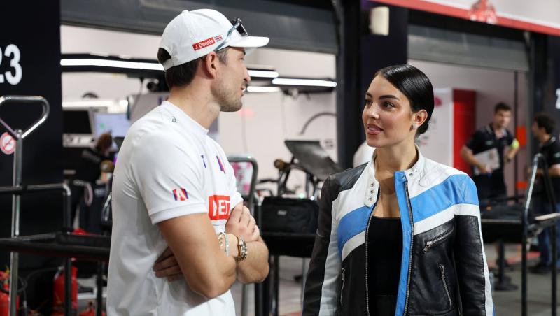 Imaginile cu Georgina Rodríguez în biserică i-au înfuriat pe internauți. Cum a pozat iubita lui Cristiano Ronaldo în lăcașul sfânt