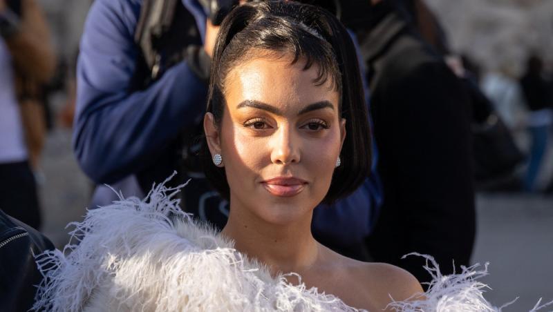 Imaginile cu Georgina Rodríguez în biserică i-au înfuriat pe internauți. Cum a pozat iubita lui Cristiano Ronaldo în lăcașul sfânt