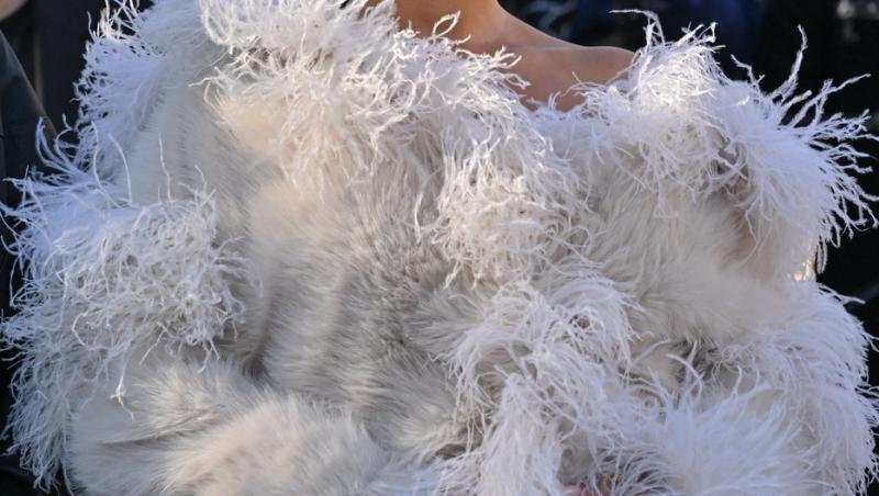 Imaginile cu Georgina Rodríguez în biserică i-au înfuriat pe internauți. Cum a pozat iubita lui Cristiano Ronaldo în lăcașul sfânt