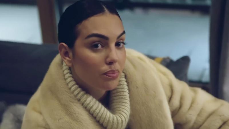 Imaginile cu Georgina Rodríguez în biserică i-au înfuriat pe internauți. Cum a pozat iubita lui Cristiano Ronaldo în lăcașul sfânt