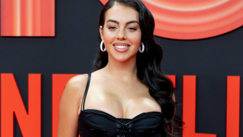 Imaginile cu Georgina Rodríguez în biserică i-au înfuriat pe internauți. Cum a pozat iubita lui Cristiano Ronaldo în lăcașul sfânt