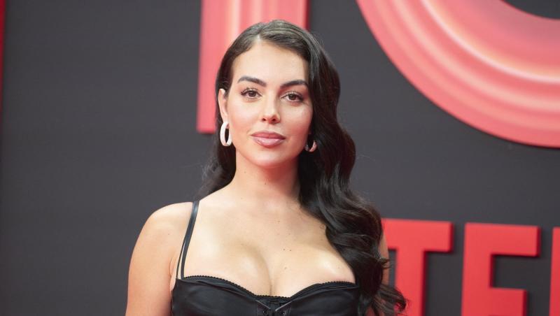 Imaginile cu Georgina Rodríguez în biserică i-au înfuriat pe internauți. Cum a pozat iubita lui Cristiano Ronaldo în lăcașul sfânt