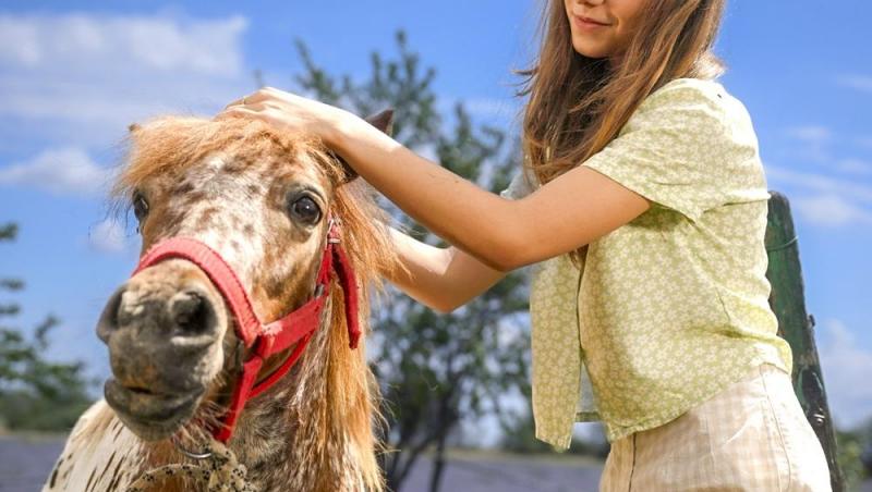 Cum arată iubitul actriței Sara Ghimpu din Iubire cu parfum de lavandă. Cei doi au plecat împreună în vacanță