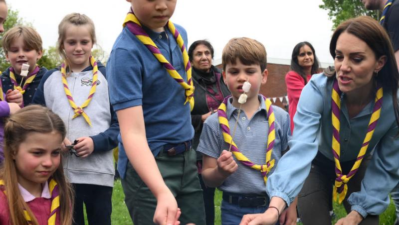 Prințul William și-a dus familia în vacanță pe o insulă grecească accesibilă tuturor. Cine i-a însoțit