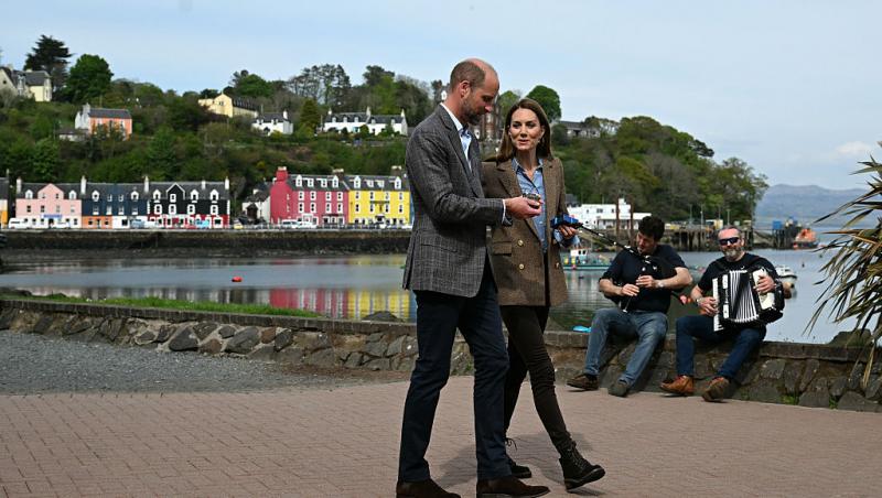 Prințul William și-a dus familia în vacanță pe o insulă grecească accesibilă tuturor. Cine i-a însoțit