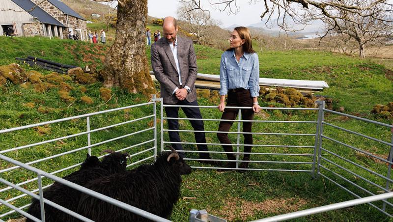 Prințul William și-a dus familia în vacanță pe o insulă grecească accesibilă tuturor. Cine i-a însoțit