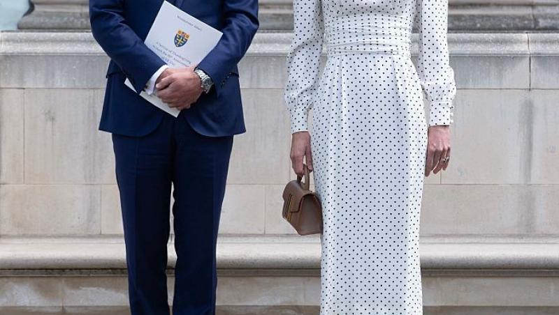 Prințul William și-a dus familia în vacanță pe o insulă grecească accesibilă tuturor. Cine i-a însoțit