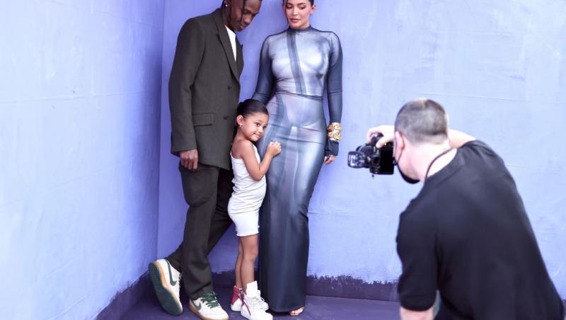 Kylie Jenner alături de Travis Scott și de fiica lor, Stormi