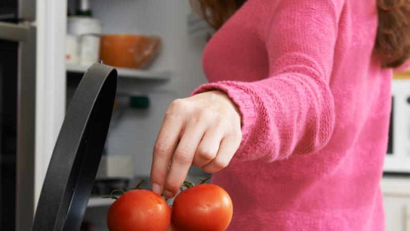 O tânără a refuzat să plătească și mâncarea prietenei sale. Ce a înfuriat-o și le poate costa relația