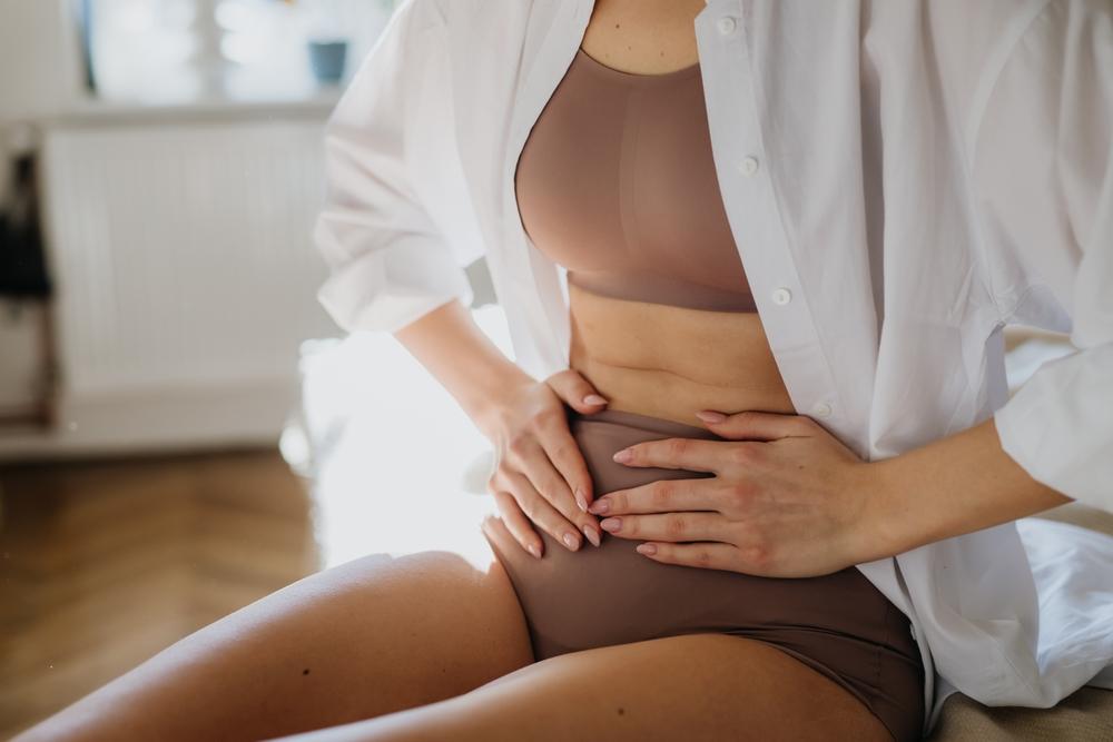 Menstruația după naștere: când e normal să apară și ce semne pot fi îngrijorătoare