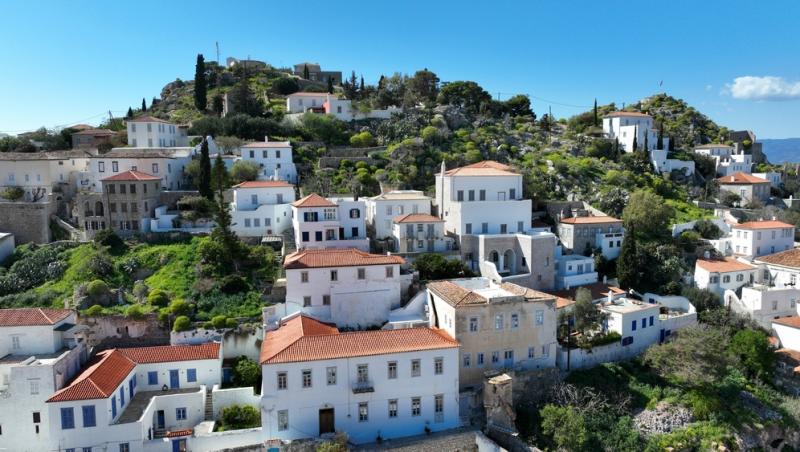 Grecii și-au păstrat o plajă doar pentru ei. Unde se află refugiul elenilor: „Aici înotăm cu demnitate”