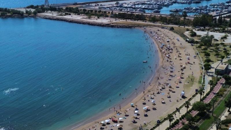 Grecii și-au păstrat o plajă doar pentru ei. Unde se află refugiul elenilor: „Aici înotăm cu demnitate”