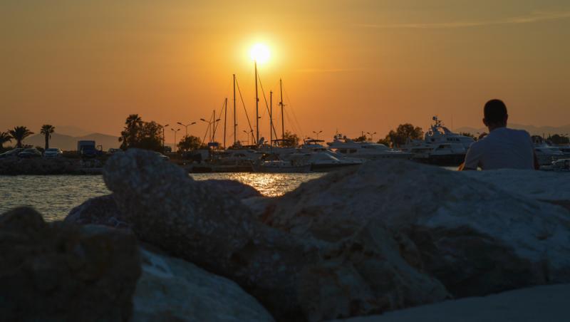 Grecii și-au păstrat o plajă doar pentru ei. Unde se află refugiul elenilor: „Aici înotăm cu demnitate”