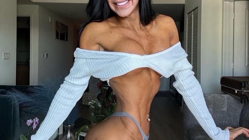 Cum arată acum femeia care poartă corset 23/24 de 17 ani. Are o talie de aproximativ 46 de centimetri: „Bărbații adoră...” | FOTO