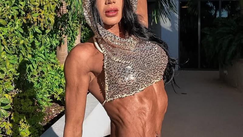 Cum arată acum femeia care poartă corset 23/24 de 17 ani. Are o talie de aproximativ 46 de centimetri: „Bărbații adoră...” | FOTO