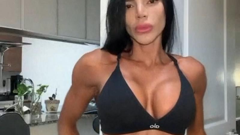 Cum arată acum femeia care poartă corset 23/24 de 17 ani. Are o talie de aproximativ 46 de centimetri: „Bărbații adoră...” | FOTO