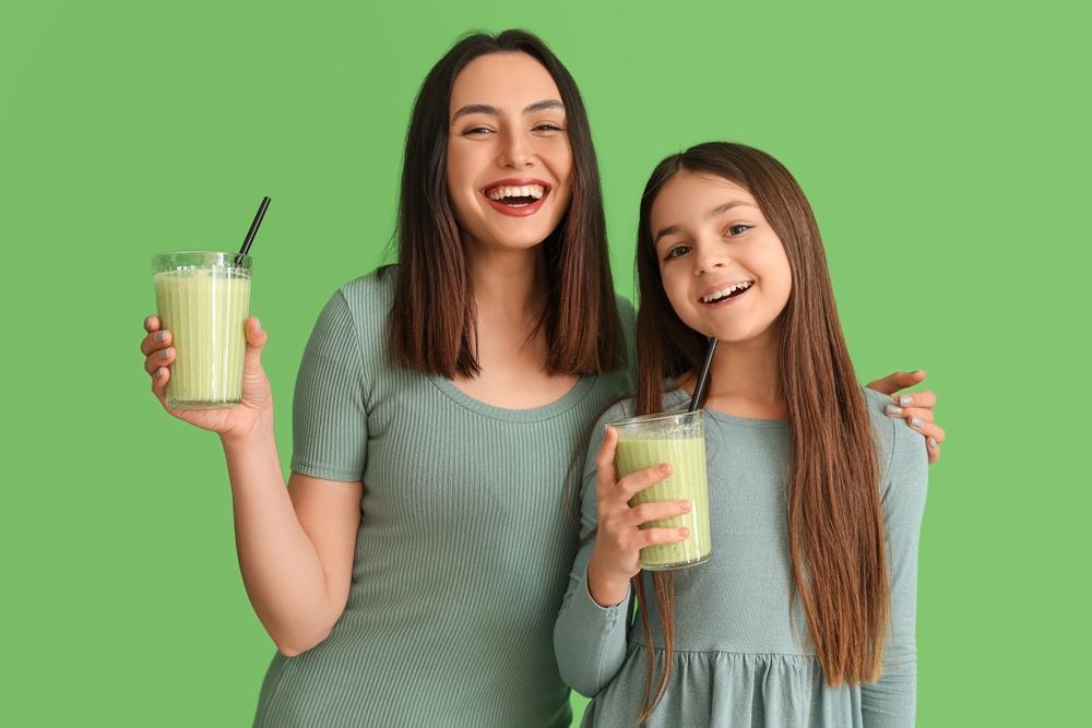 Adevărul despre sucurile de fructe și smoothie-urile: ar trebui să le consumi sau să le eviți?