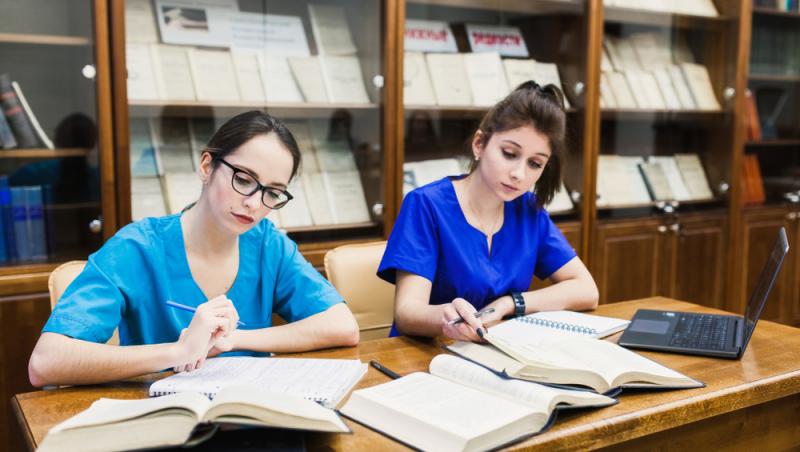 O tânără admisă la Medicină a ajuns pe lista celor respinși. Cum s-a întâmplat și ce răspuns a primit: „Am simţit că...” | VIDEO