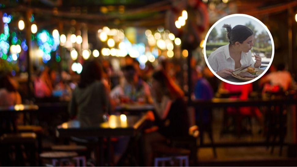 colaj oameni într-un pub și femeie care mănâncă singură la terasă