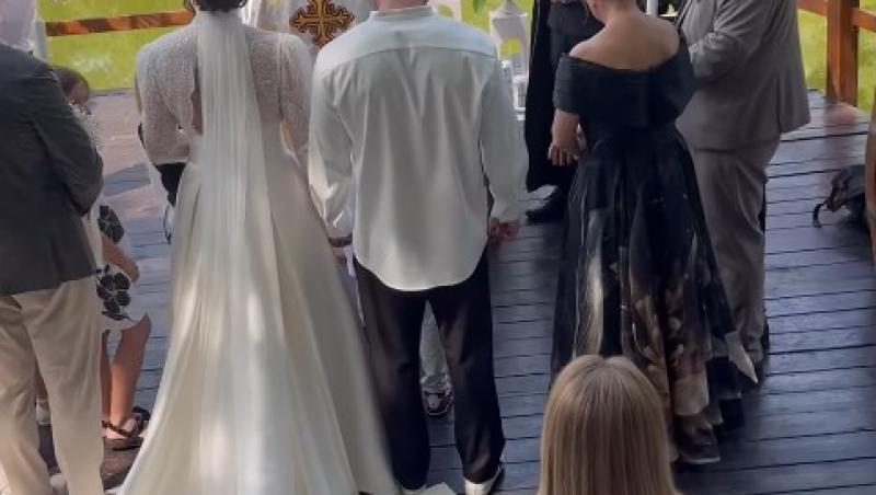 Fratele lui Radu Vâlcan și iubita lui se căsătoresc astăzi. Primele imagini cu Cristian Vâlcan și Izabela în rochie de mireasă