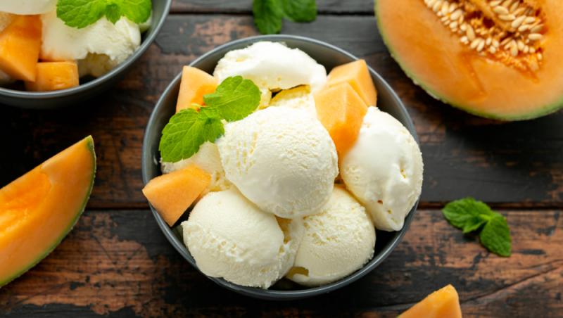Cele mai populare 5 rețete de înghețată de făcut acasă: înghețată de vanilie, de ciocolată, cu fistic, stracciatella și pepene