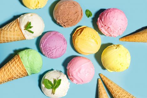 Cele mai populare 5 rețete de înghețată de făcut acasă: înghețată de vanilie, de ciocolată, cu fistic, stracciatella și pepene