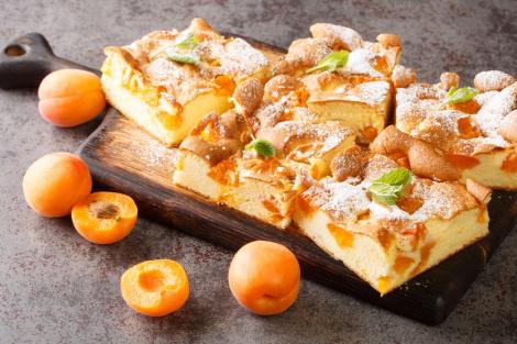 Pandişpan cu fructe şi iaurt. Paşii ca să obţii un desert de vis