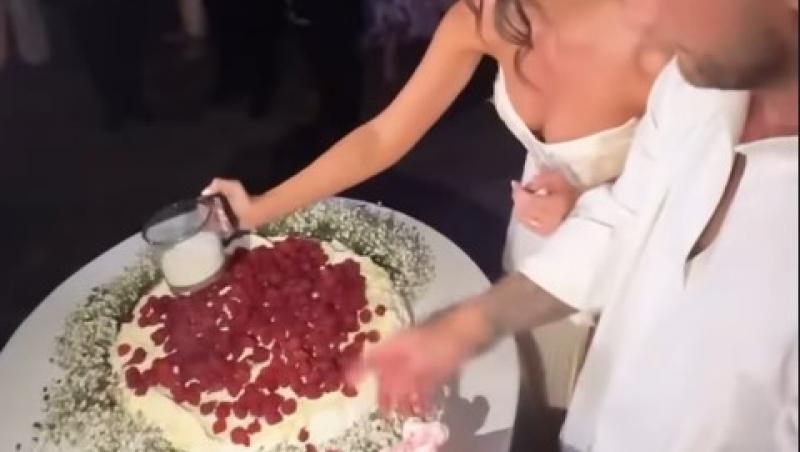 Cum a arătat tortul de la nunta lui Cristian Vâlcan și a Izabelei. Ce discurs emoționant a ținut Radu Vâlcan pentru miri